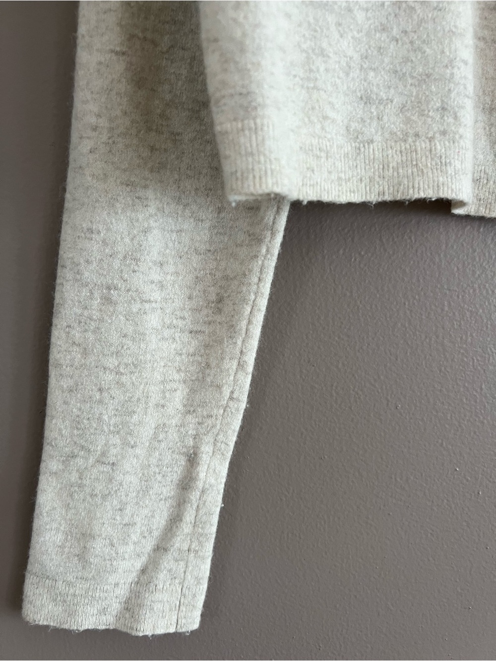 Aritzia Wilfred Wool Cashmere Long Sleeve Button Crop Cardigan Oatmeal - Picture 4 of 12